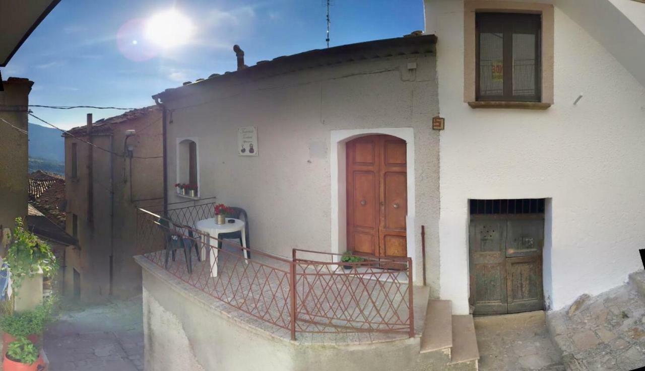 Apartamento La Via Di Fuga Pietrapertosa Exterior foto